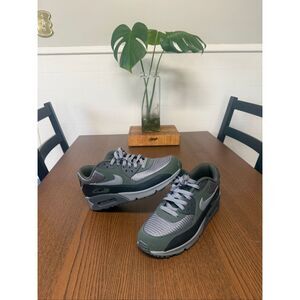 Nike Air Max 90 Essential in the Carbon Green